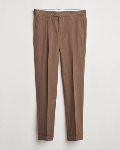 Men | Chinos | Tiger of Sweden | Tenuta Pleated Cotton Trousers Warm Brown