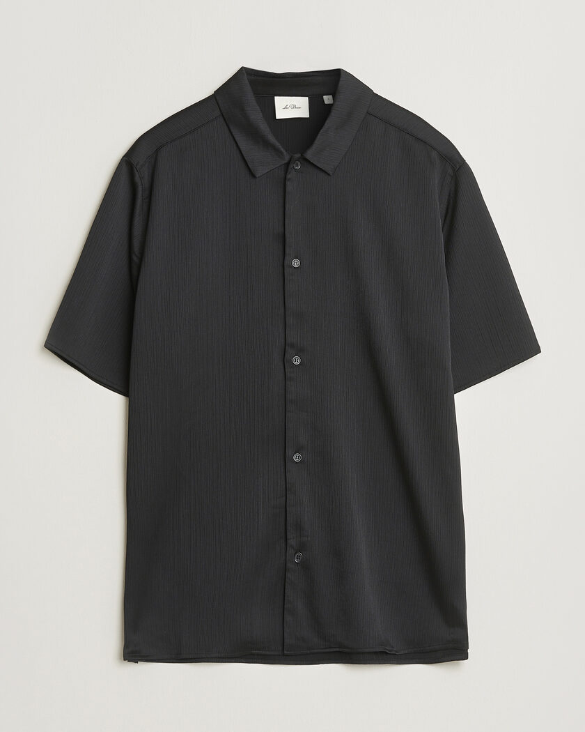 LES DEUX Hector Plissé Short Sleeve Shirt Black – Black