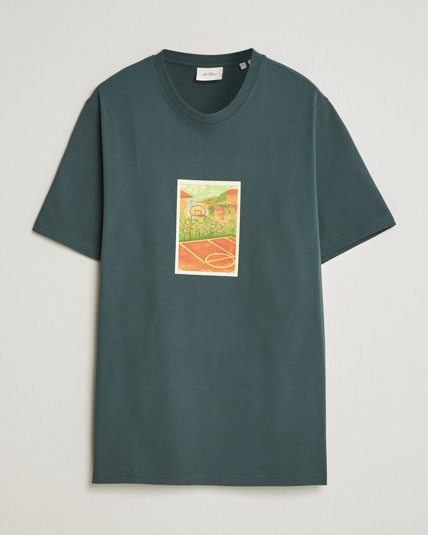 LES DEUX Court Printed T-Shirt Pine Green – Green