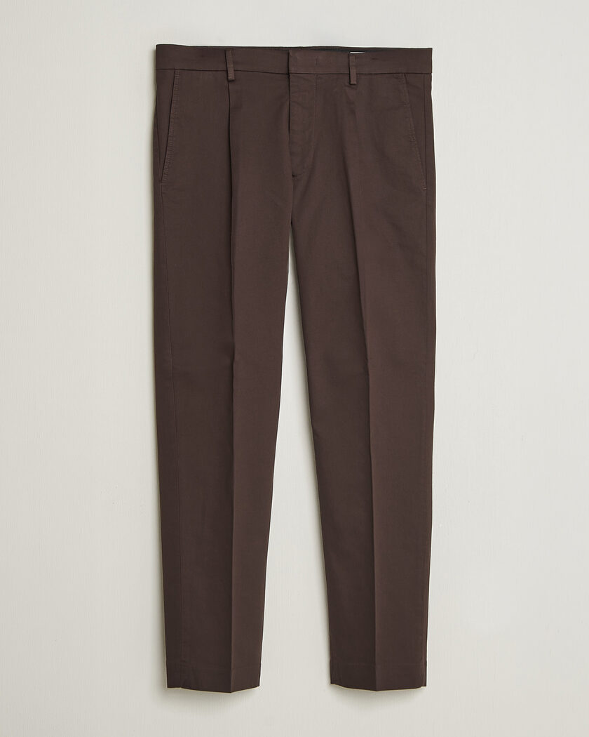 NN07 Bill Pleated Cotton Chinos Deep Truffle – Brown