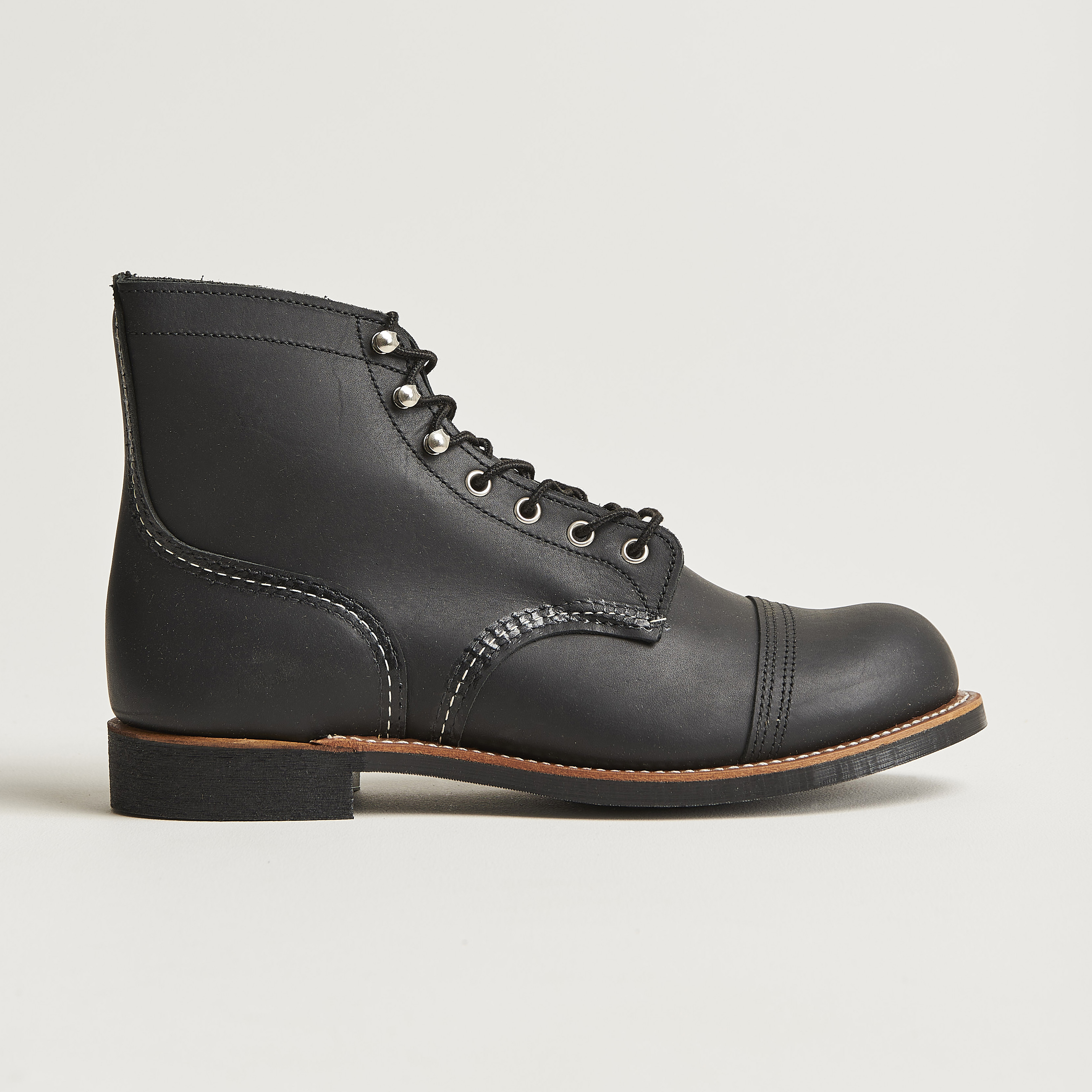 Red Wing Shoes Women's Red Wing Iron Ranger Short Boot Medium Width Width)