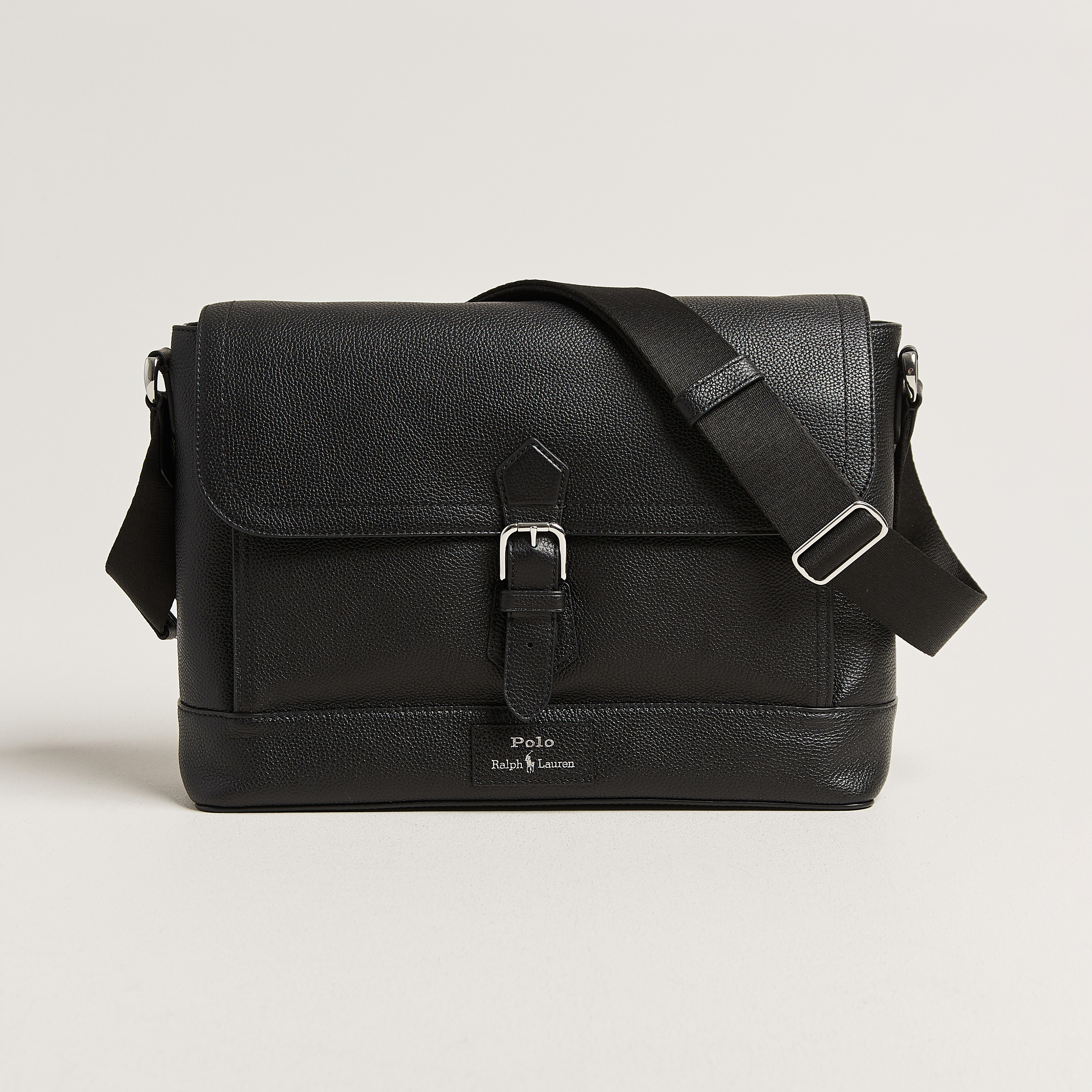 POLOラグビーMessenger Bag Polo Ralph Lauren Pebble Leather Messenger Bag Black at CareOfCarl.com