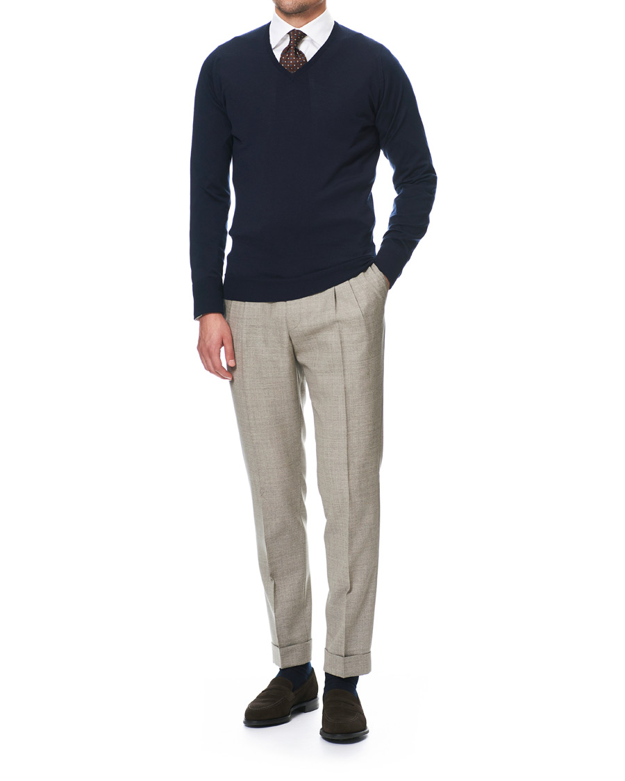 Men | Sweaters & Knitwear | John Smedley | Bobby Extra Fine Merino V-Neck Pullover Midnight