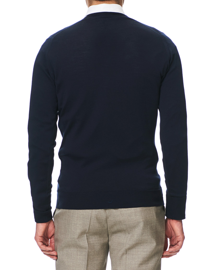 Men | Sweaters & Knitwear | John Smedley | Bobby Extra Fine Merino V-Neck Pullover Midnight