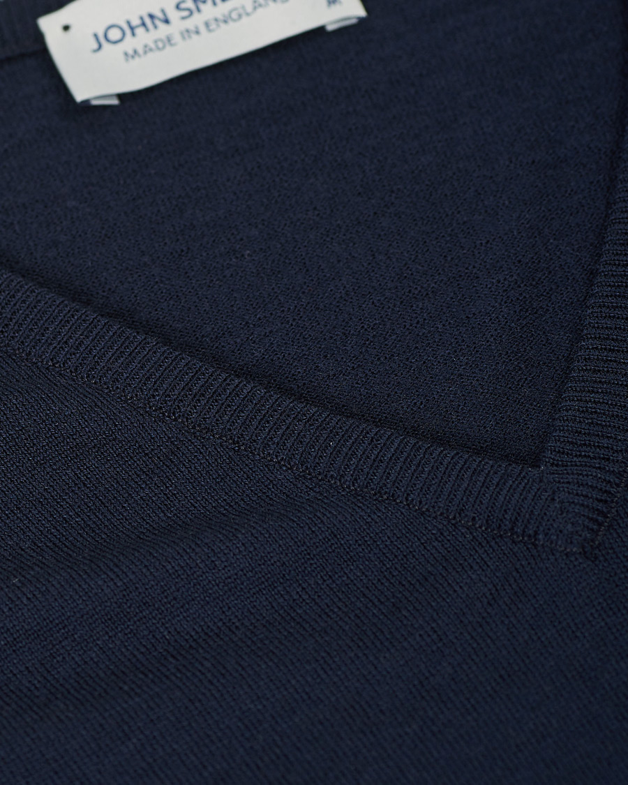 Men | Sweaters & Knitwear | John Smedley | Bobby Extra Fine Merino V-Neck Pullover Midnight