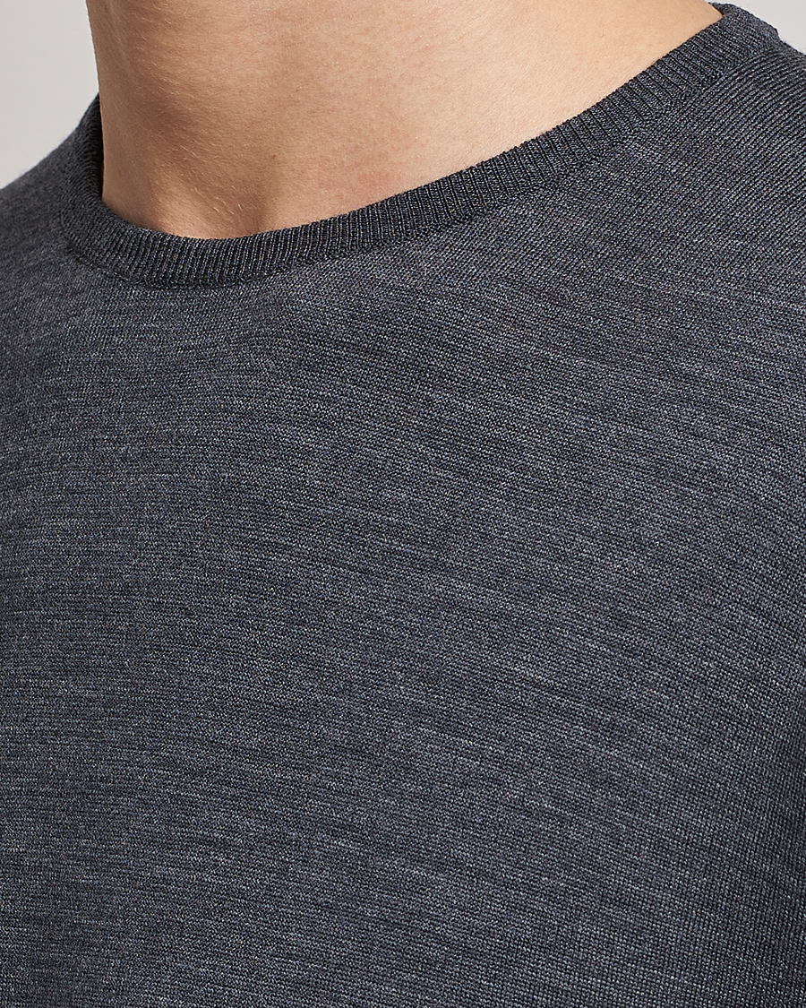 Men | Sweaters & Knitwear | John Smedley | Lundy Extra Fine Merino Crew Neck Charcoal