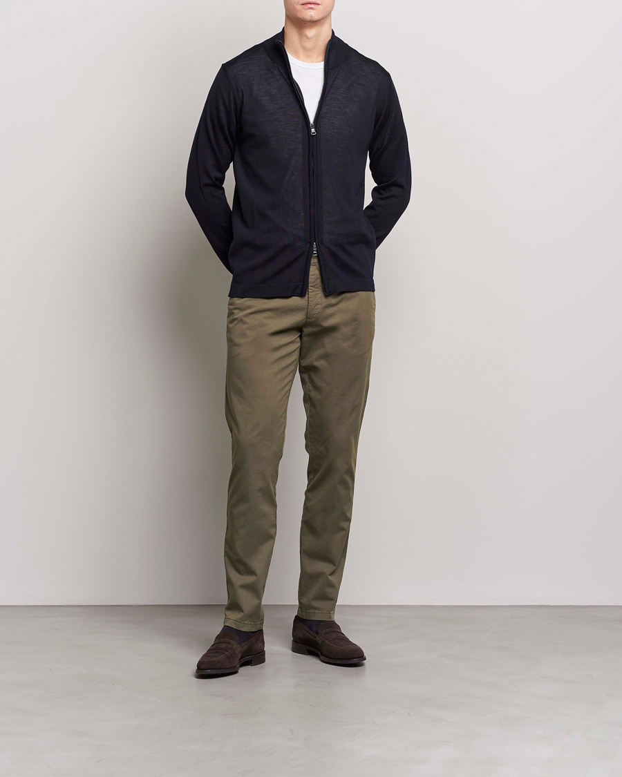 Men | Trousers | Oscar Jacobson | Danwick Side Adjusters Chino Olive