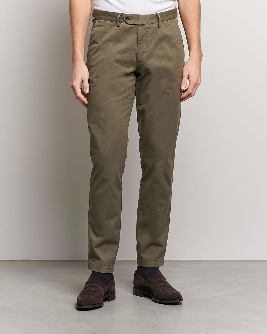 Men | Trousers | Oscar Jacobson | Danwick Side Adjusters Chino Olive