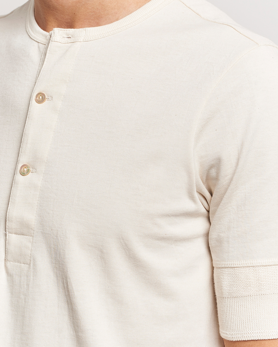 Men | T-Shirts | Merz b. Schwanen | Short Sleeve Organic Cotton Henley Nature