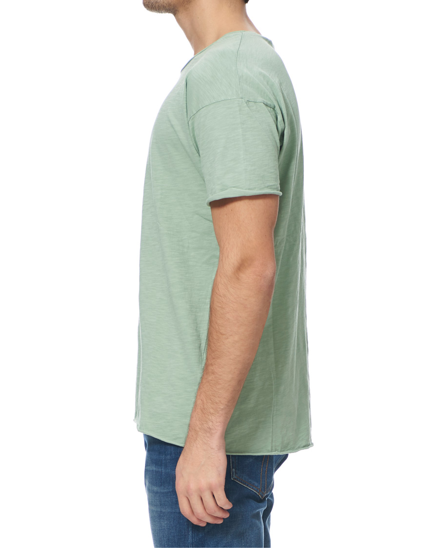 Men | T-Shirts | Nudie Jeans | Roger Slub Crew Neck Tee Pale Green