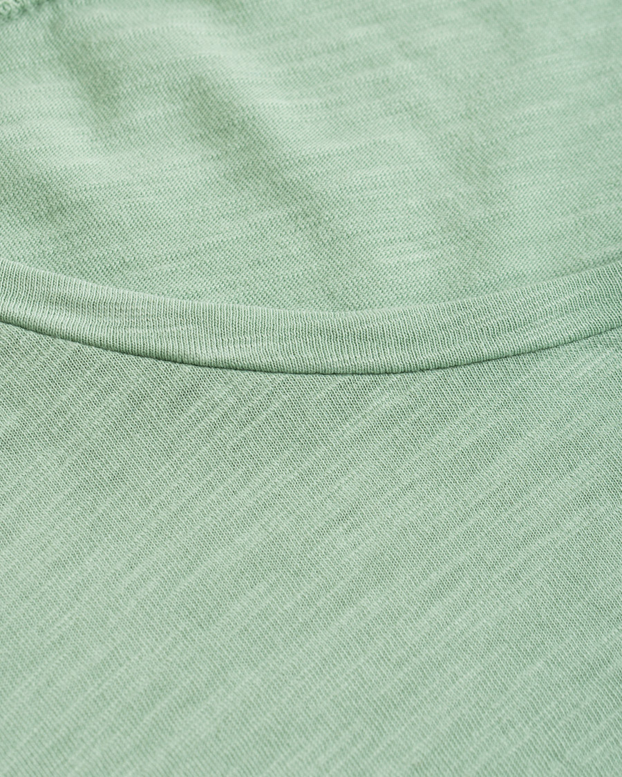 Men | T-Shirts | Nudie Jeans | Roger Slub Crew Neck Tee Pale Green