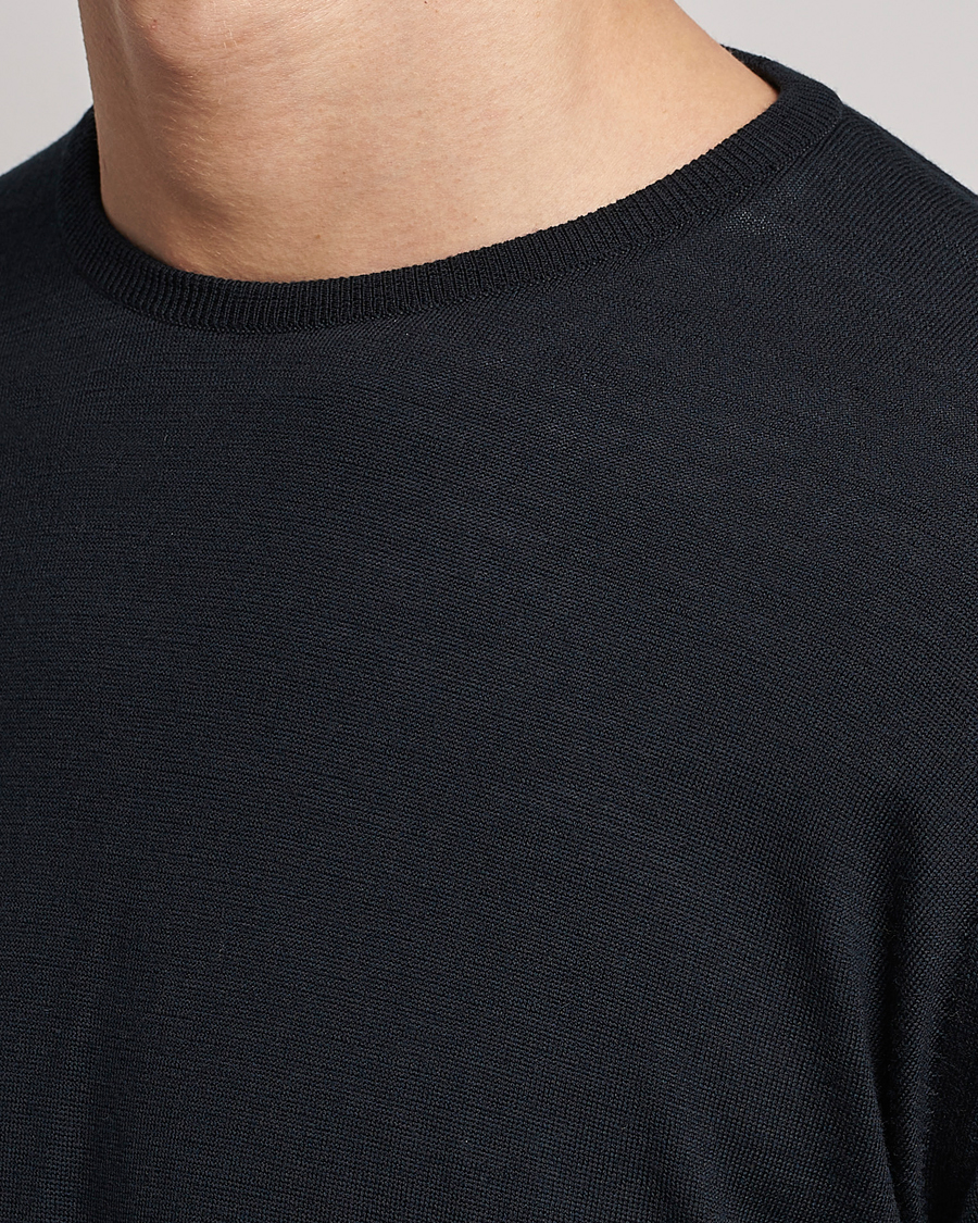 Men | Sweaters & Knitwear | John Smedley | Lundy Extra Fine Merino Crew Neck Black