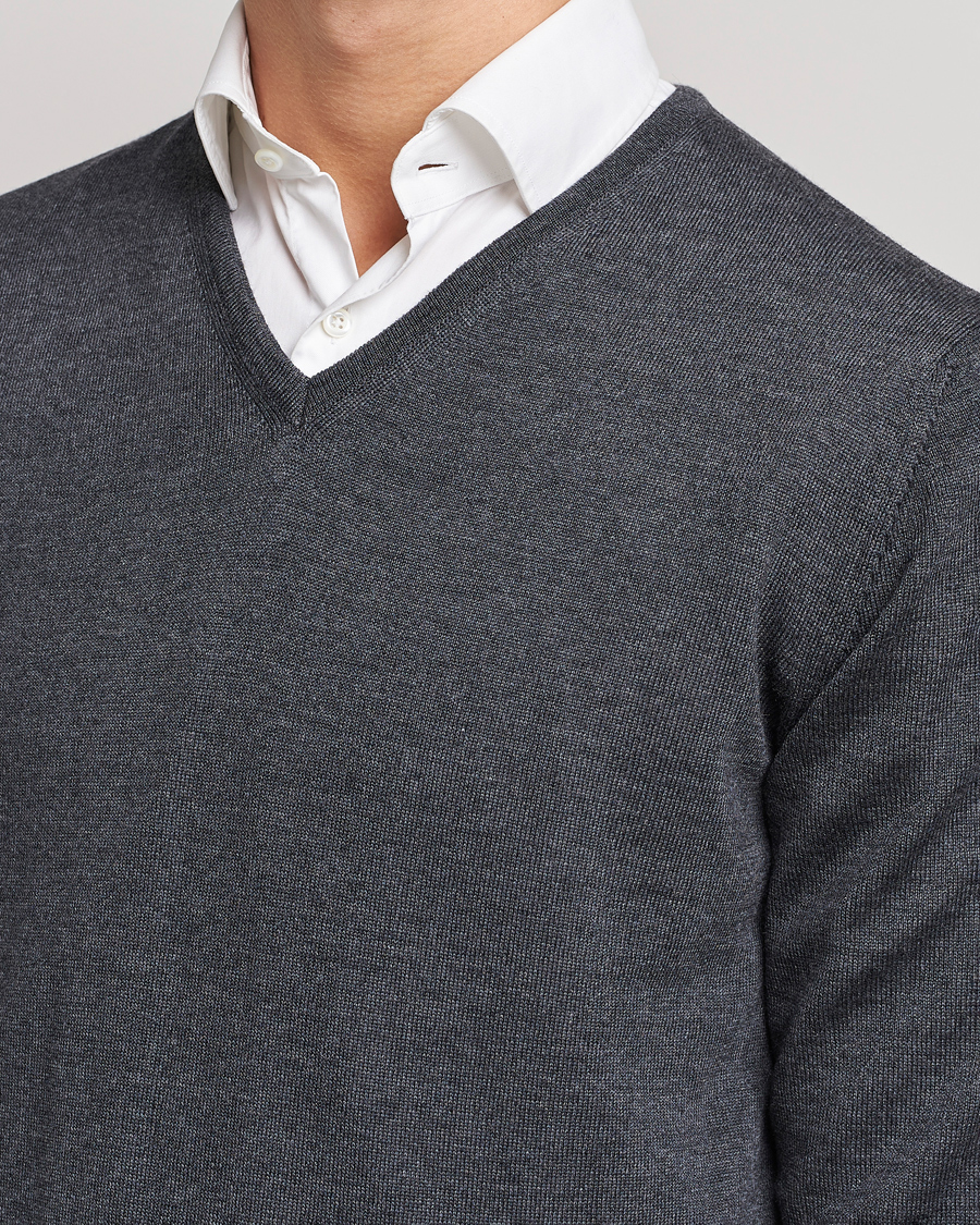 Men | Sweaters & Knitwear | Stenströms | Merino V-Neck Anthracite
