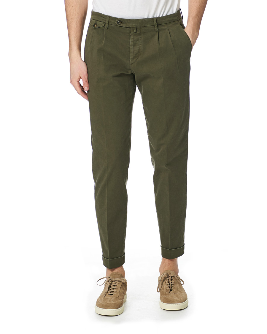 Men | Trousers | Briglia 1949 | Easy Fit Pleated Cotton Chinos Olive