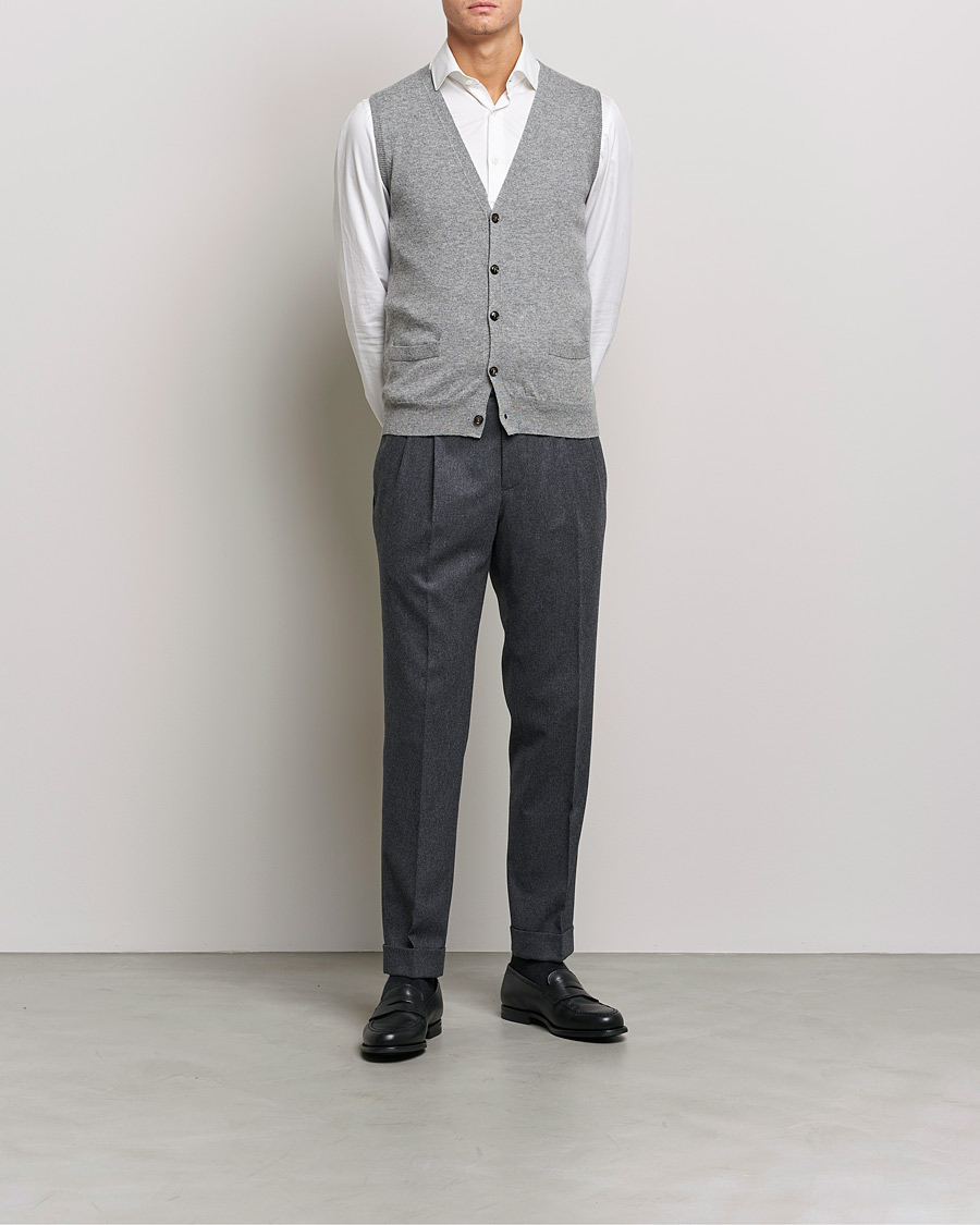 Men | Sweaters & Knitwear | Piacenza Cashmere | Cashmere Sleeveless Cardigan Light Grey