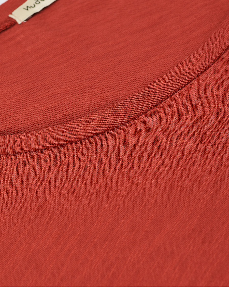 Men | T-Shirts | Nudie Jeans | Roger Slub Crew Neck Tee Poppy Red