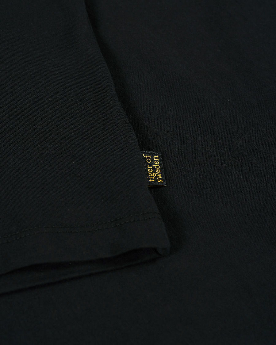 Men | T-Shirts | Tiger of Sweden | Fleek Printed Crew Neck Tee Black