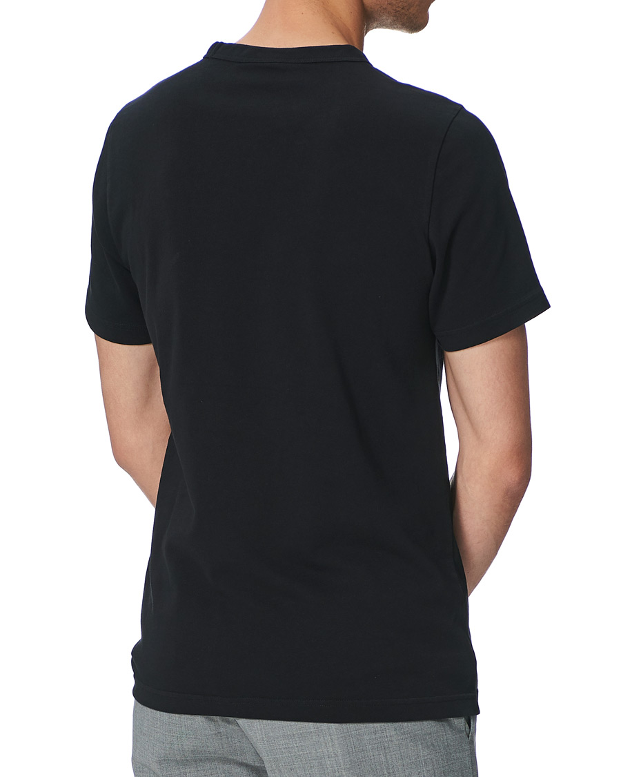 Men | T-Shirts | Peak Performance | Moment Organic Cotton Tee Black