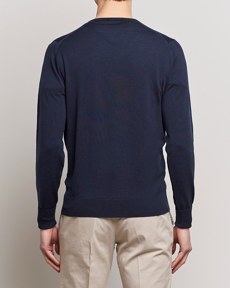 Men | Sweaters & Knitwear | John Smedley | Bobby Extra Fine Merino V-Neck Pullover Midnight