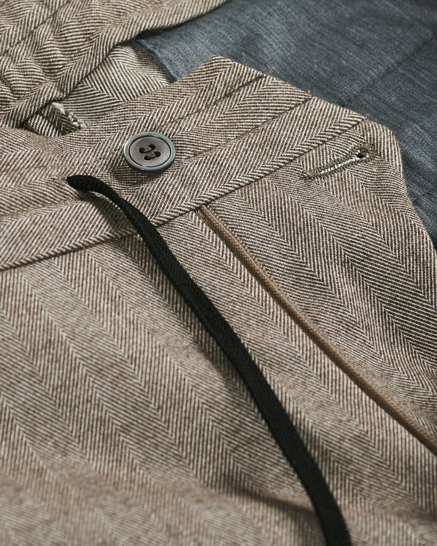 Men | Trousers | Oscar Jacobson | Nolan Drawstring Herringbone Trousers Light Brown