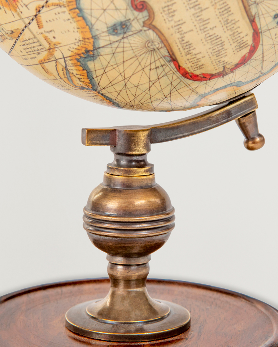 Men | Decoration | Authentic Models | Student Globe