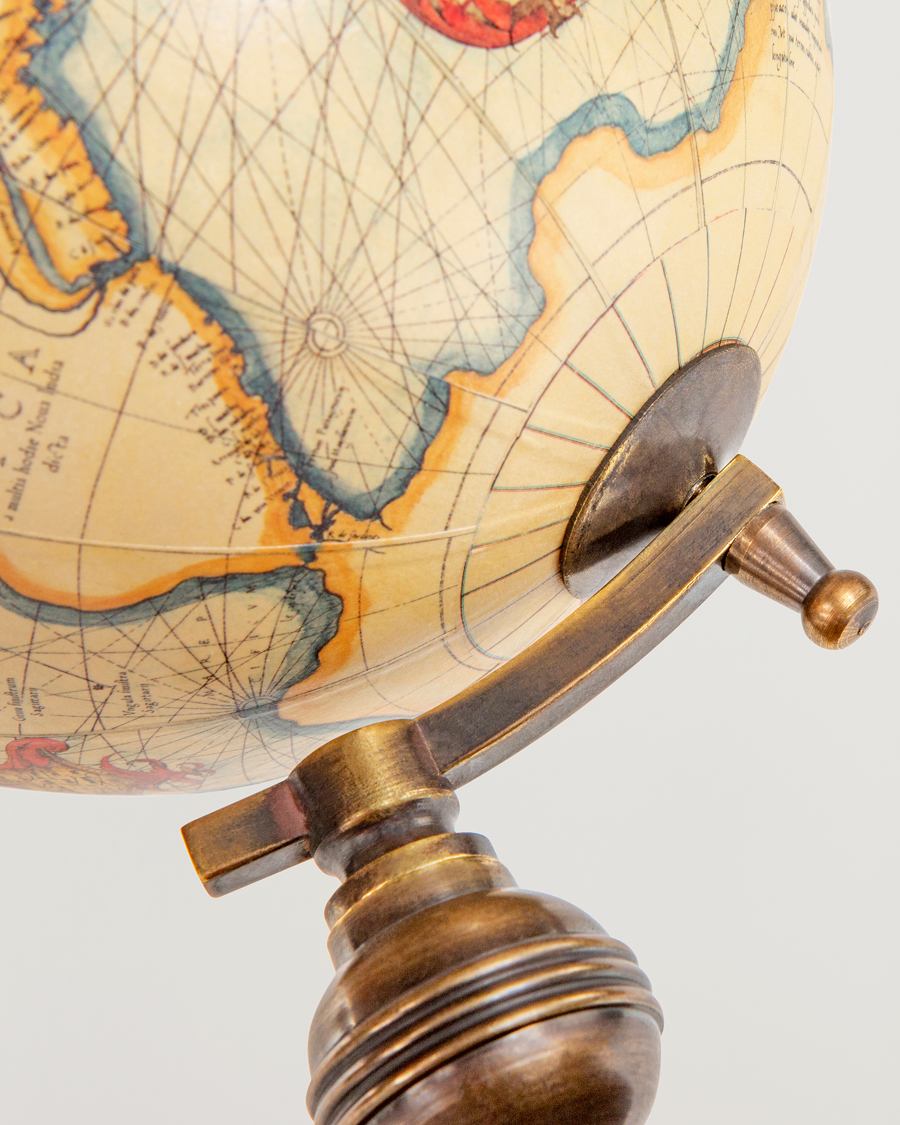 Men | Decoration | Authentic Models | Student Globe