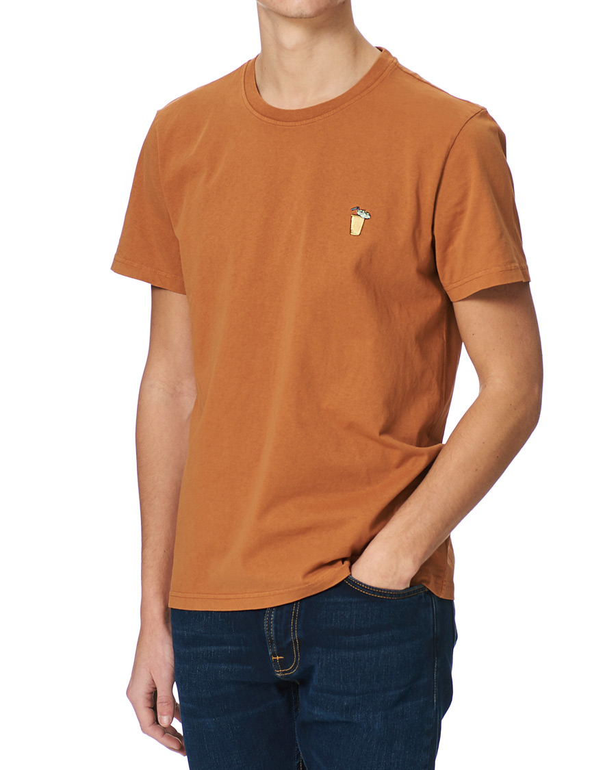 Men | T-Shirts | Nudie Jeans | Roy Drink Crew Neck Tee Burnt Orange