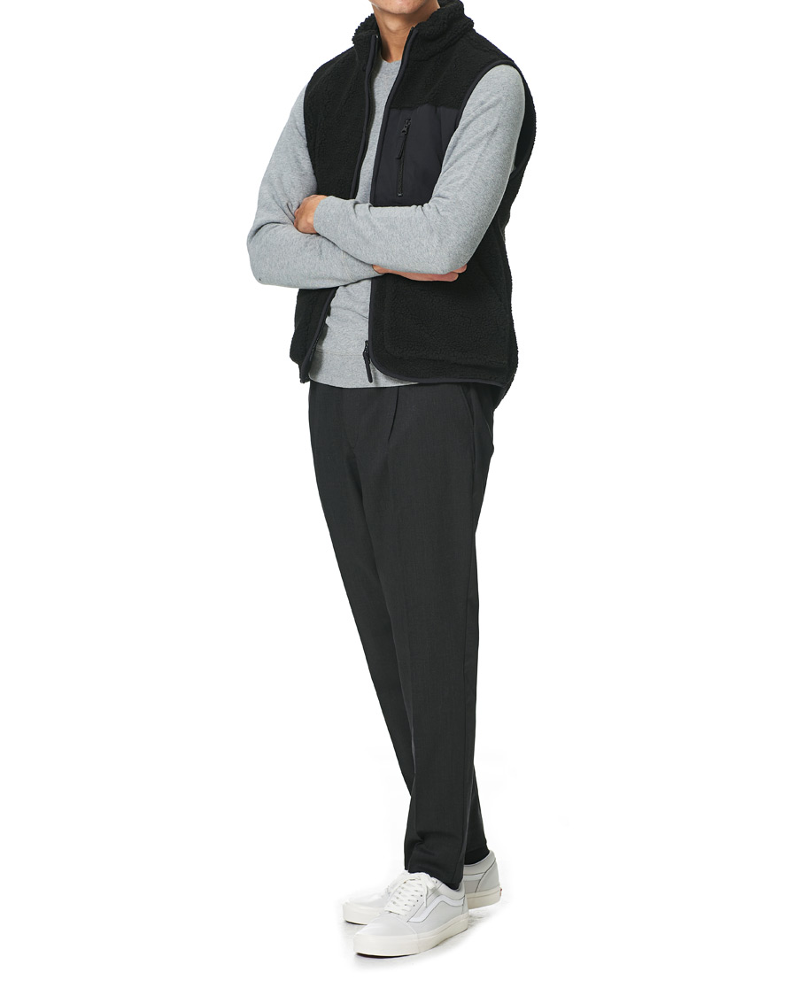 Men | Sweaters & Knitwear | A Day's March | Arvån Recycled Fleece Vest Black