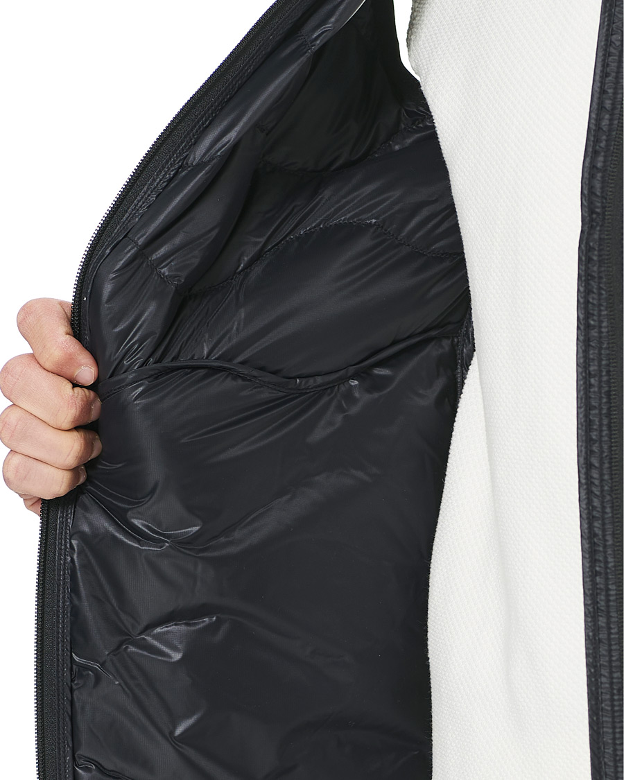 Men | Coats & Jackets | Peak Performance | Helium Vest Black