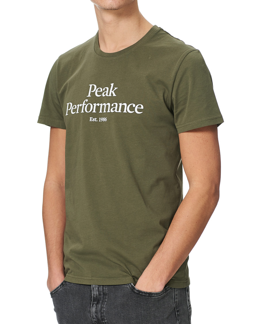 Men | T-Shirts | Peak Performance | Original Logo Crew Neck Tee Pine Neddle
