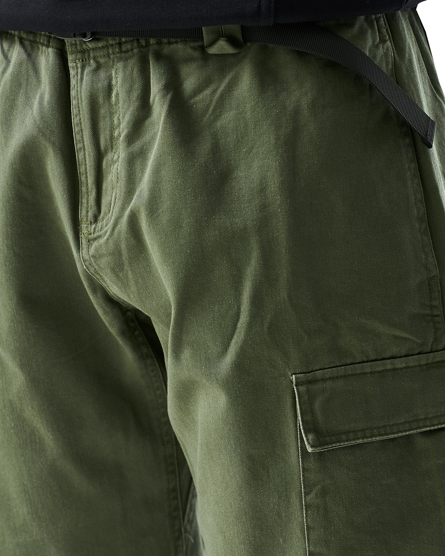 Men | Shorts | Peak Performance | Cotton Cargo Shorts Pine Neddle