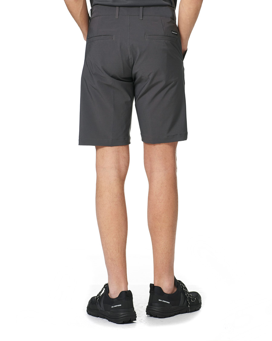 Men | Shorts | Peak Performance | Flier Shorts Motion Grey