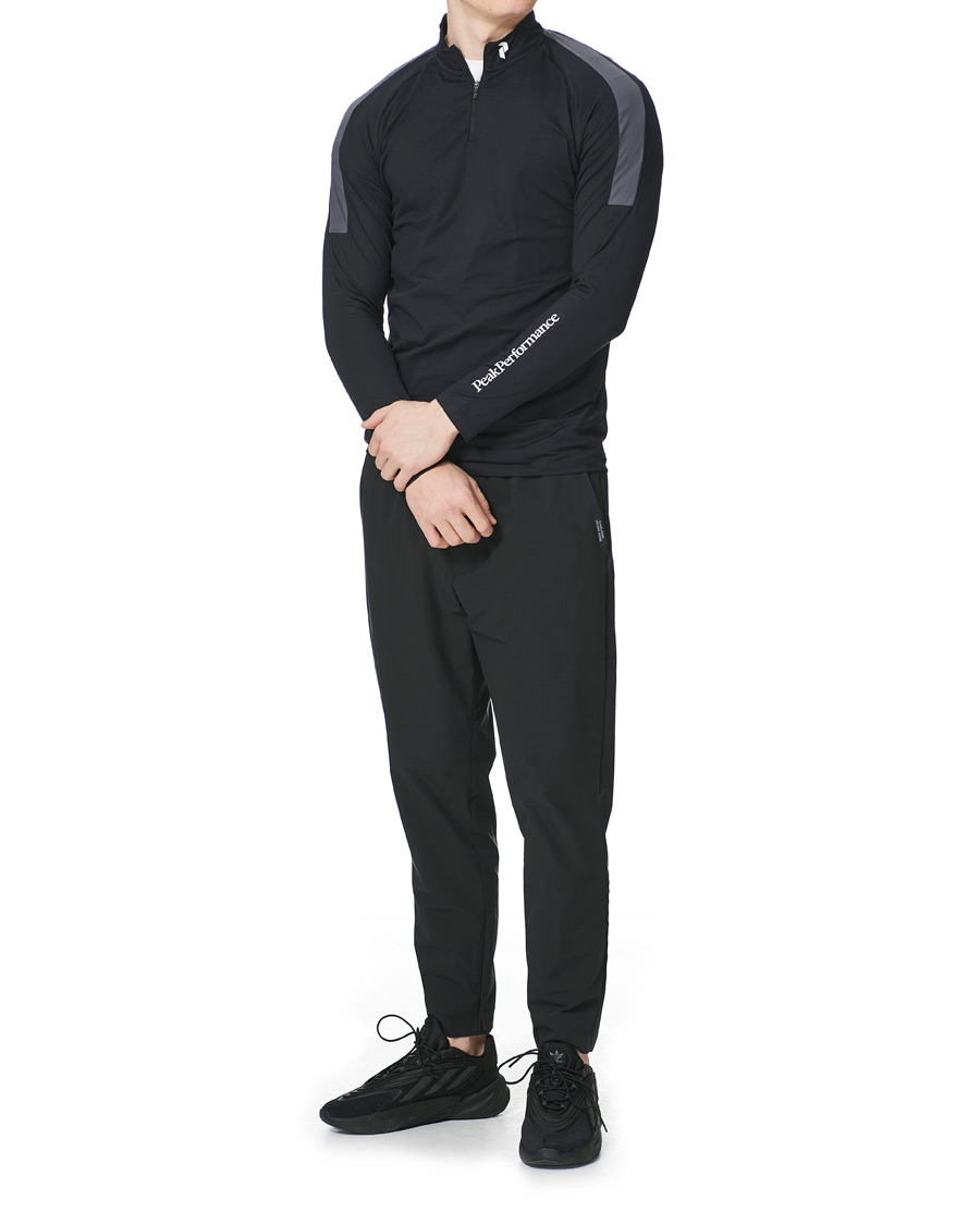 Men | T-Shirts | Peak Performance | Chase Half Zip Long Sleeve Tee Black