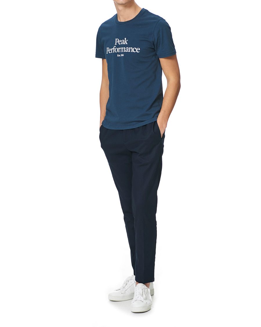 Men | T-Shirts | Peak Performance | Original Logo Crew Neck Tee Blue Steel