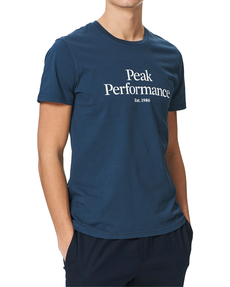 Men | T-Shirts | Peak Performance | Original Logo Crew Neck Tee Blue Steel