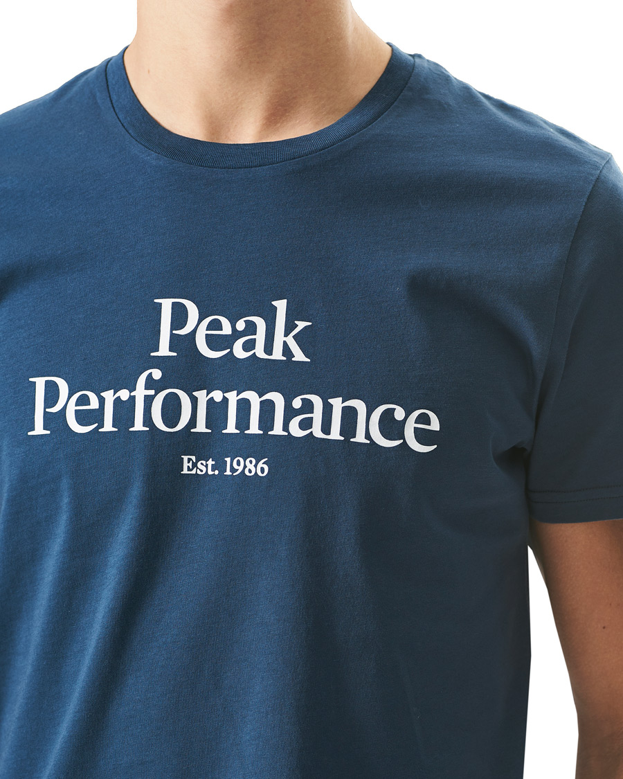 Men | T-Shirts | Peak Performance | Original Logo Crew Neck Tee Blue Steel