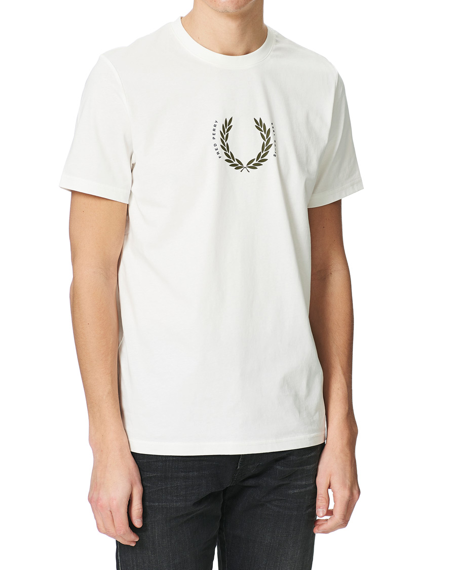 Men | T-Shirts | Fred Perry | Laurel Wreath Tee Snow White