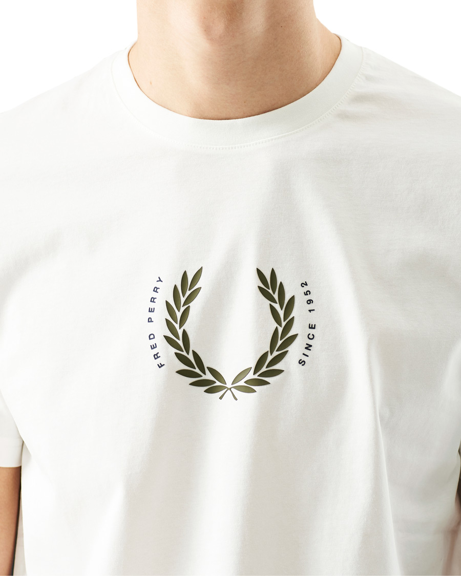 Men | T-Shirts | Fred Perry | Laurel Wreath Tee Snow White