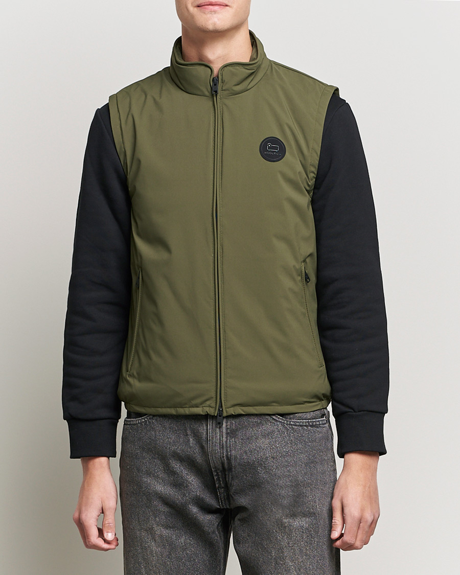 Men | Coats & Jackets | Woolrich | Pacific Padded Vest Outdoor Green