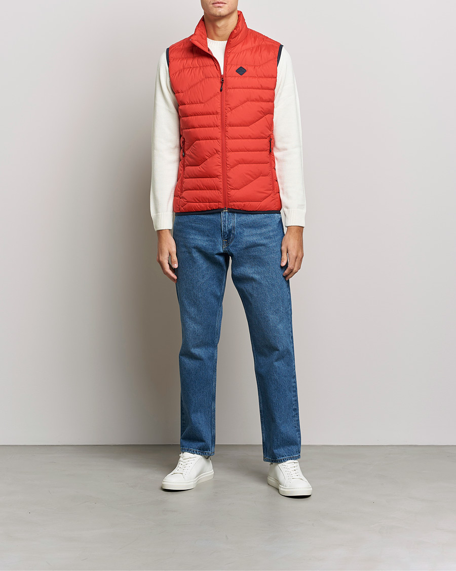 Men | Coats & Jackets | J.Lindeberg | Cliff Light Down Vest Barbados Cherry