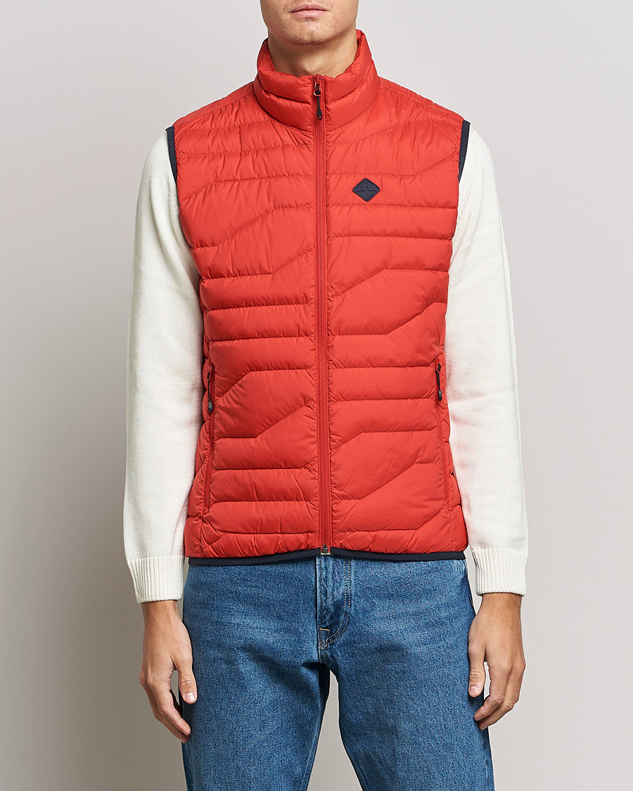 Men | Coats & Jackets | J.Lindeberg | Cliff Light Down Vest Barbados Cherry