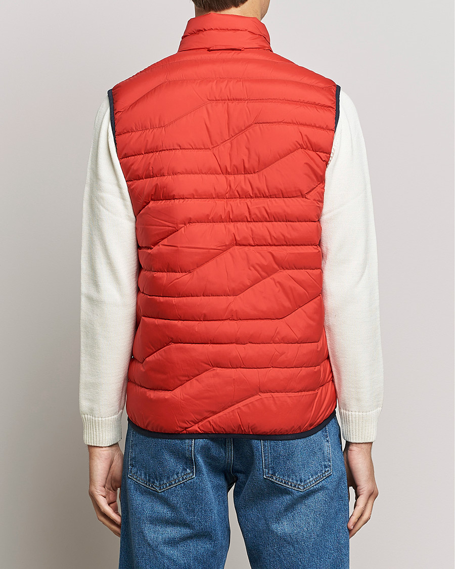 Men | Coats & Jackets | J.Lindeberg | Cliff Light Down Vest Barbados Cherry