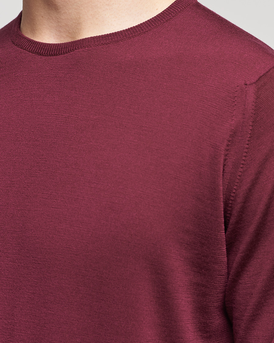 Men | Sweaters & Knitwear | John Smedley | Lundy Extra Fine Merino Crew Neck Bordeaux