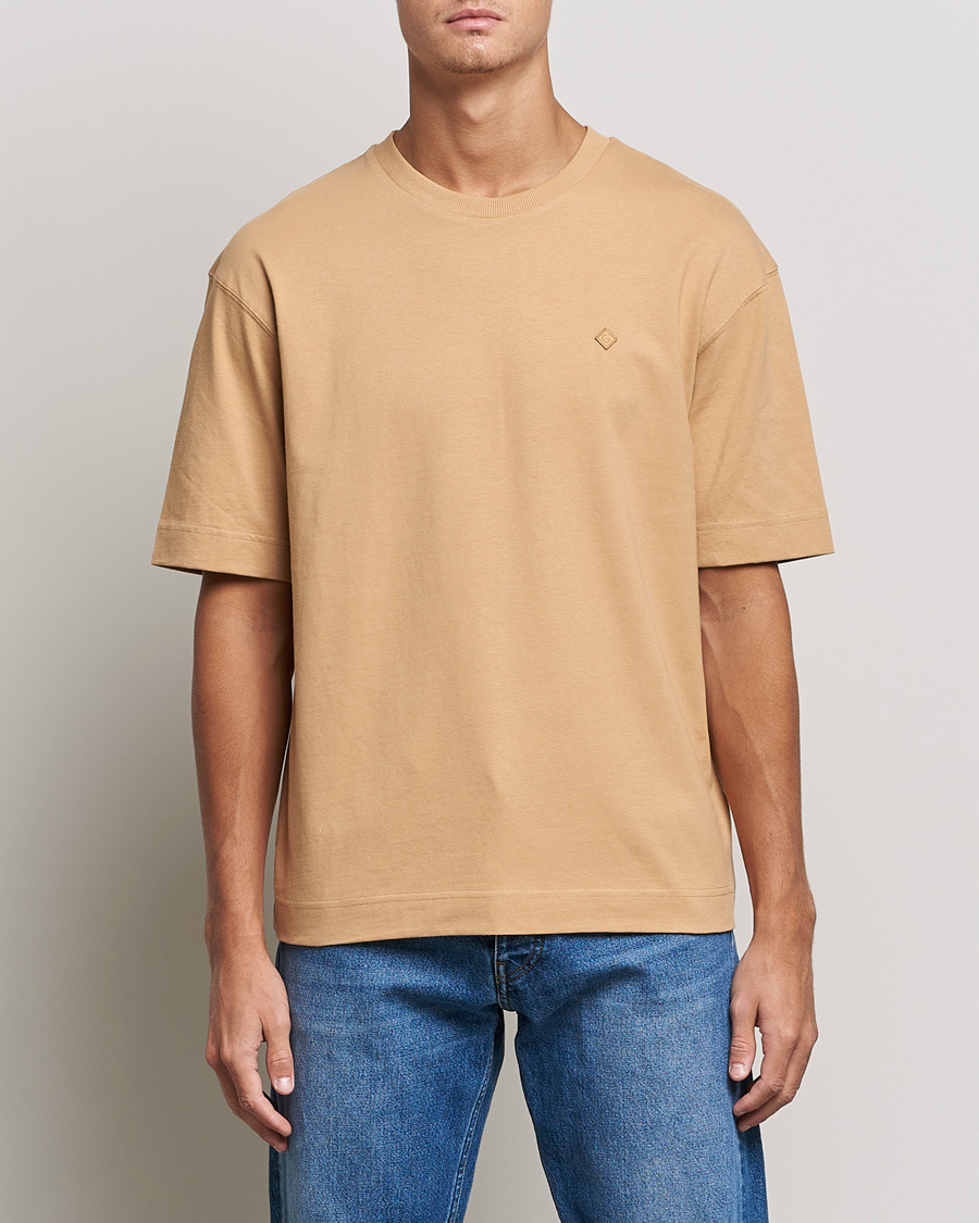 Men | T-Shirts | GANT | Icon Crew Neck T-shirt Toffee Beige