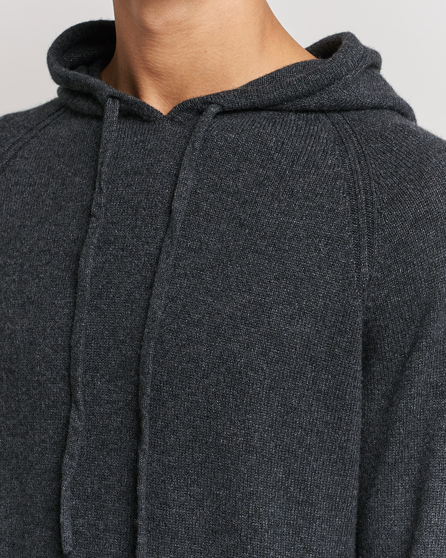 Men | Sweaters & Knitwear | Johnstons of Elgin | Seamless Cashmere Hoodie Carbon