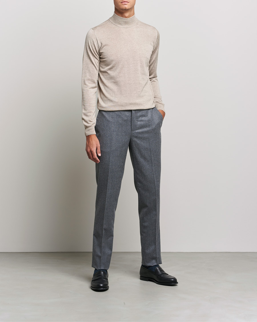 Men | Sweaters & Knitwear | Oscar Jacobson | Hilton Extrafine Merino Mock Neck Beige