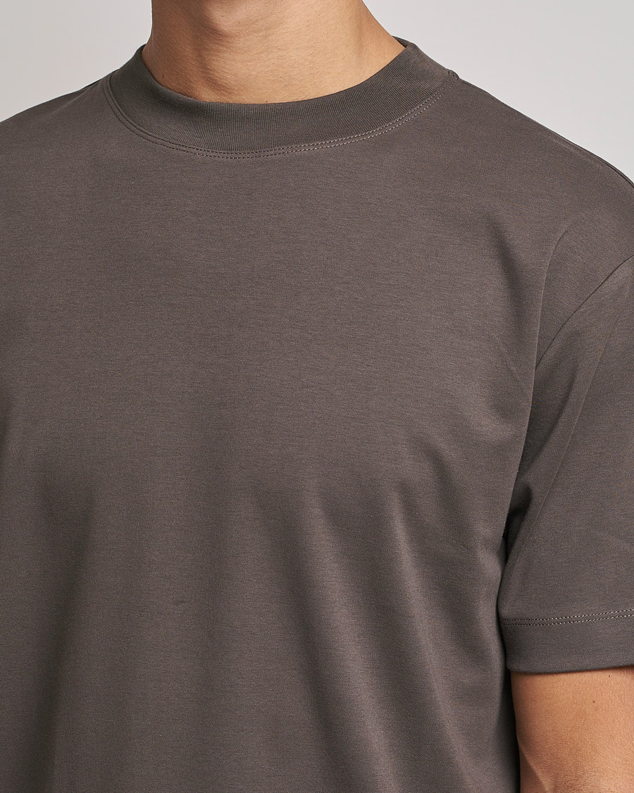 Men | T-Shirts | Sunspel | Brushed Cotton Mock Neck Tee Dark Walnut