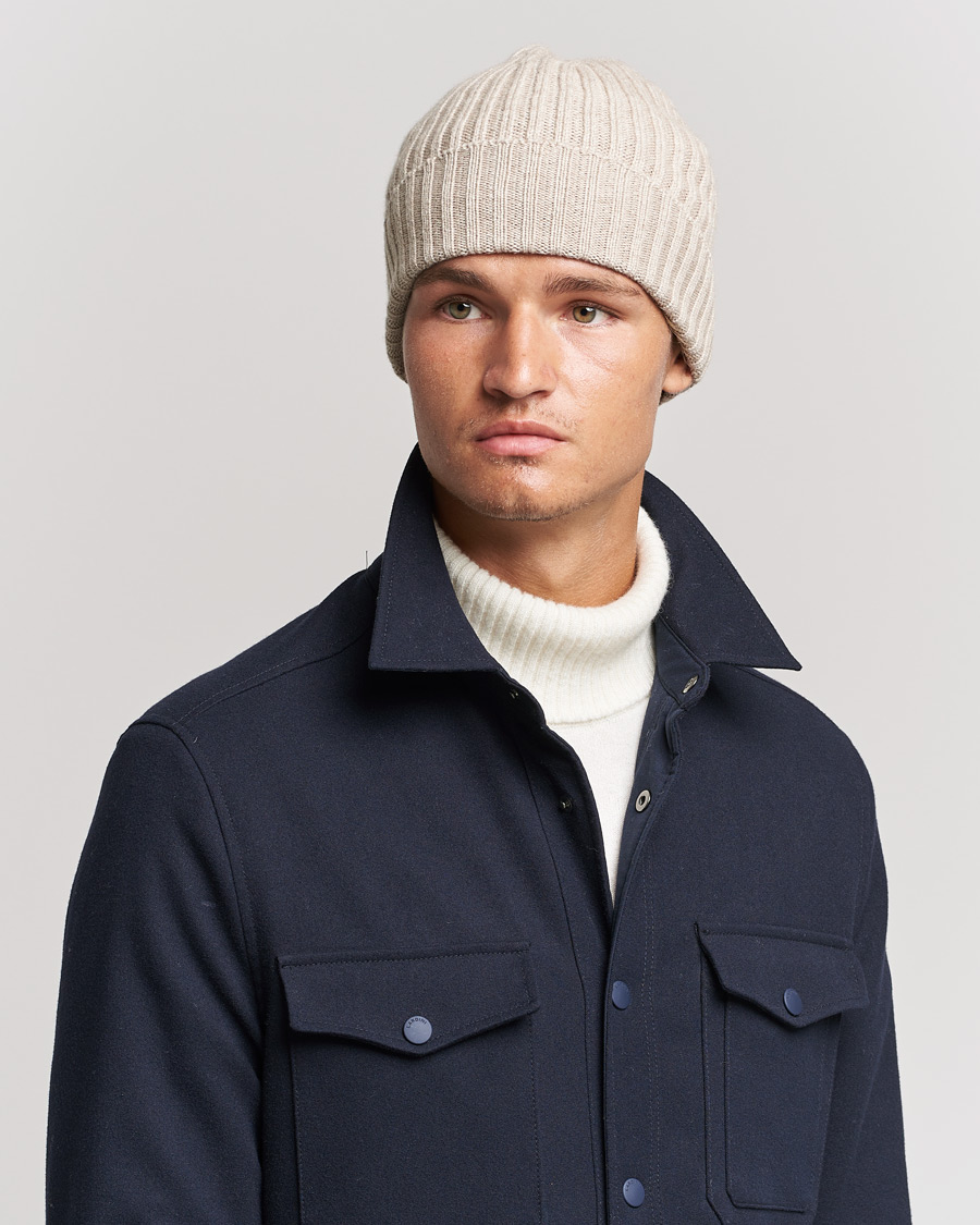 Men | Piacenza Cashmere Ribbed Cashmere Beanie Light Beige | Piacenza Cashmere | Ribbed Cashmere Beanie Light Beige