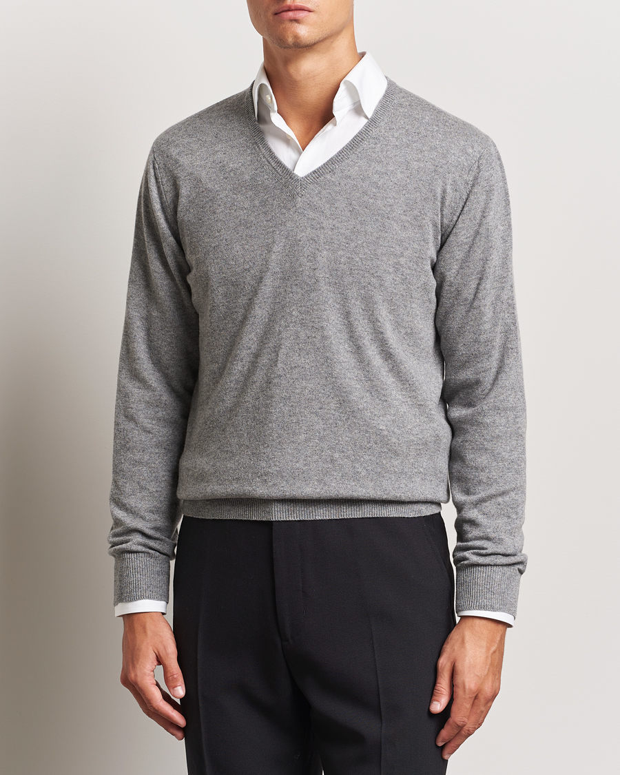 Men | Sweaters & Knitwear | Piacenza Cashmere | Cashmere V Neck Sweater Light Grey