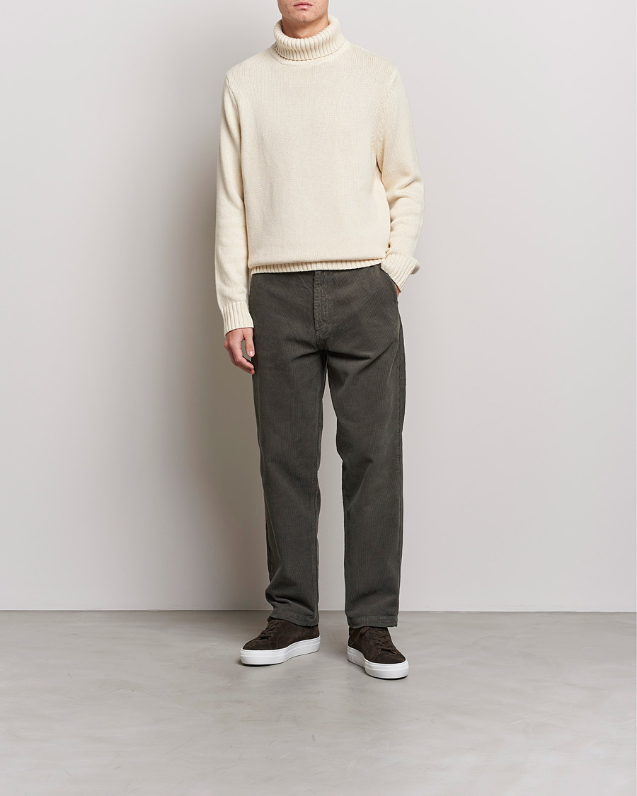 Men | Trousers | A Day's March | Redwood Corduroy Trousers Olive